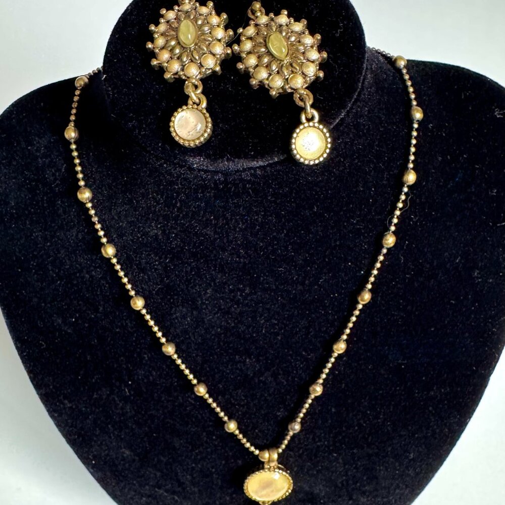 Vintage Lucky Gold Tone Moonglow Pendant Necklace with Matching Dangle Earrings - Picture 16 of 16